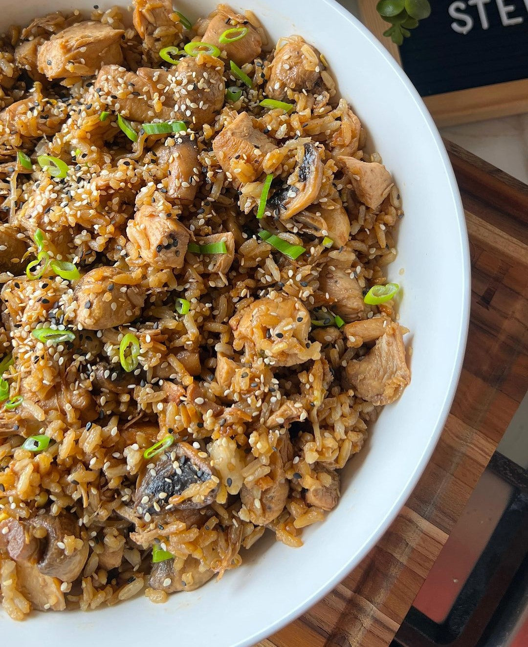 Arroz Chaufa peruano de pollo y champiñones
