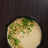 Sopa de ajo en sartén de hierro fundido