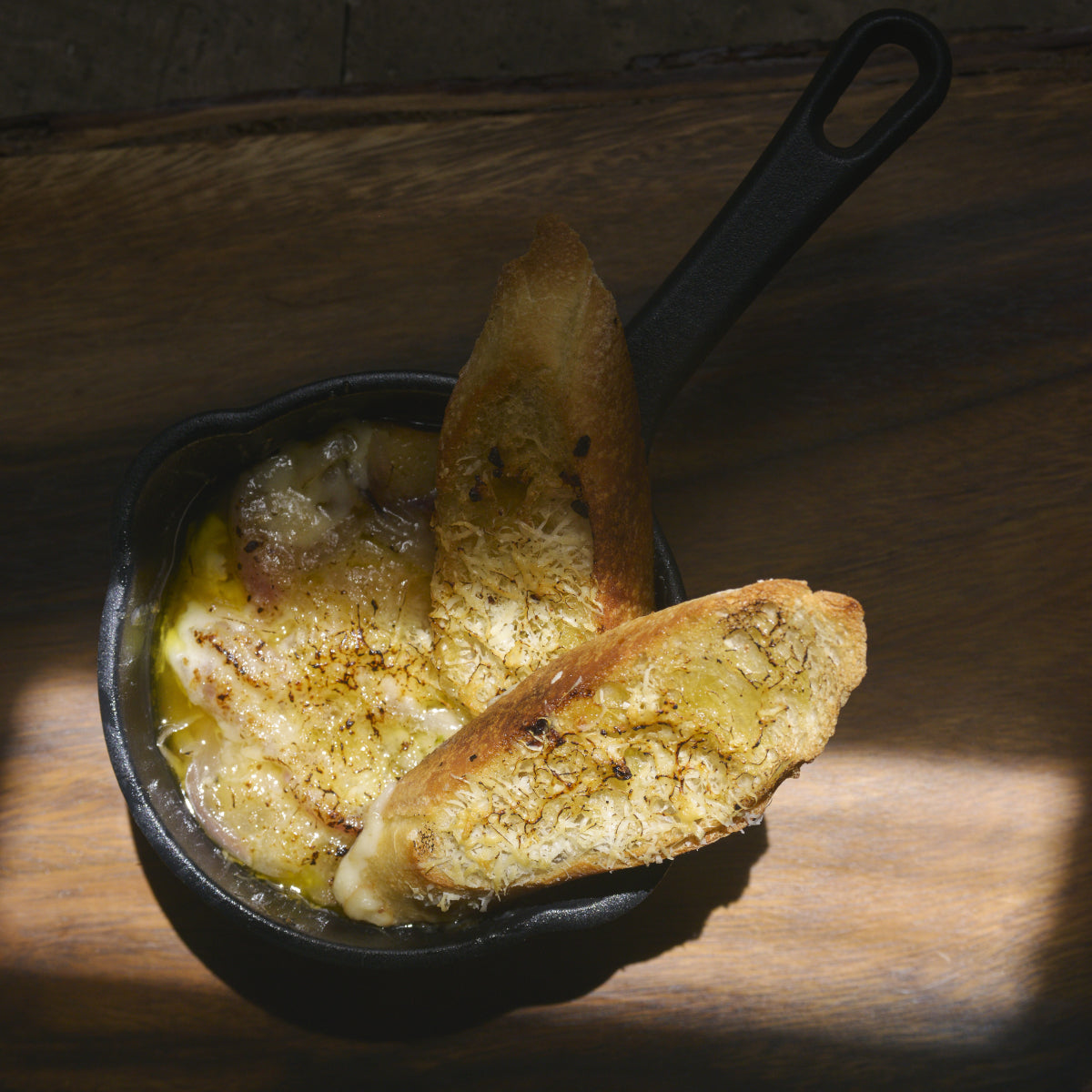 Sopa de cebolla francesa tradicional