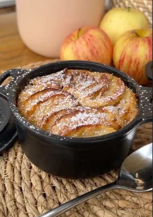 Pastel de Manzana en mini olla cocotte