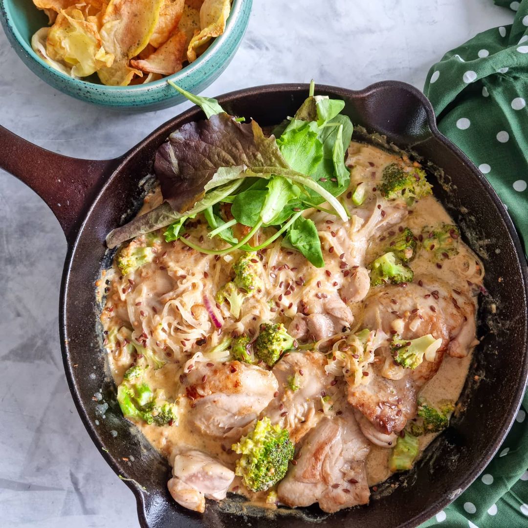 Pollo en salsa stroganoff