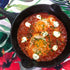 Huevos napolitanos en sartén de hierro fundido