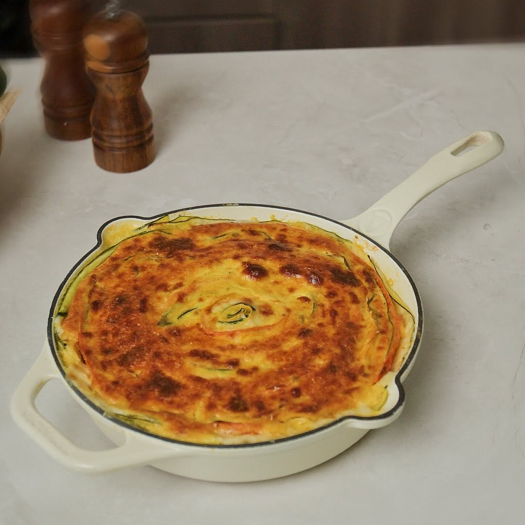 Tarta de vegetales en sartén de hierro fundido