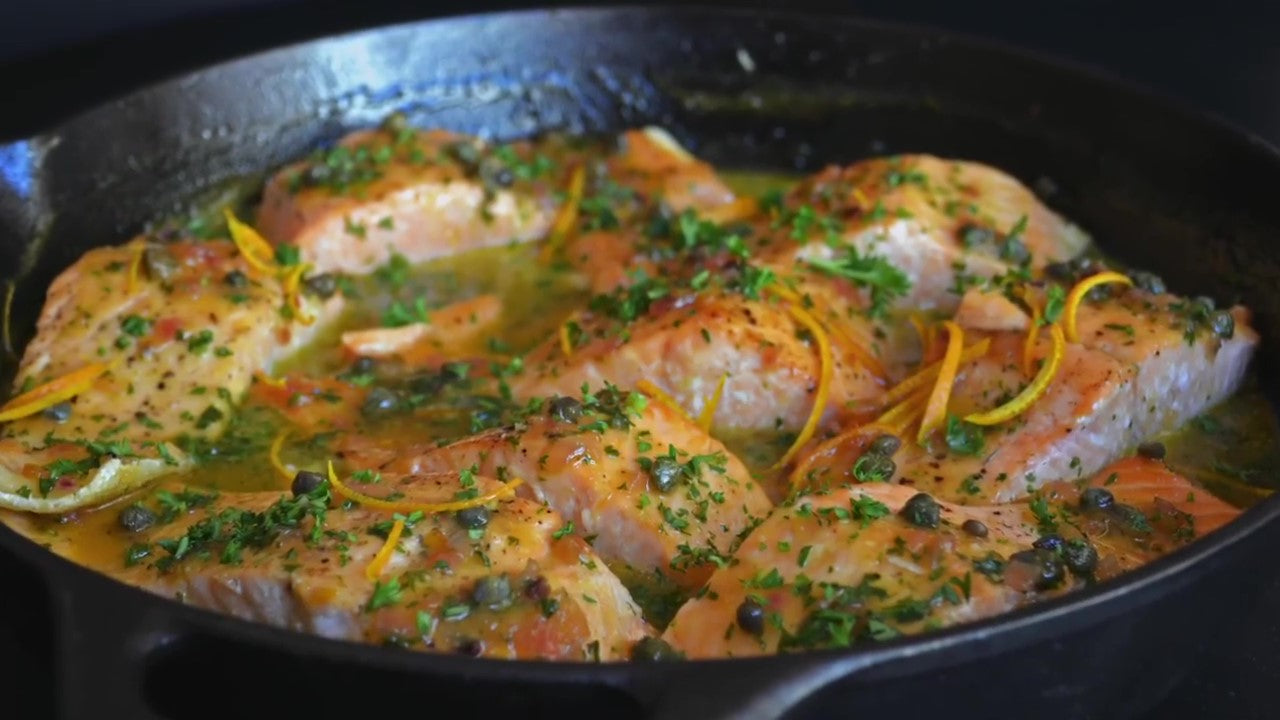 Salmón en salsa de naranja y alcaparras