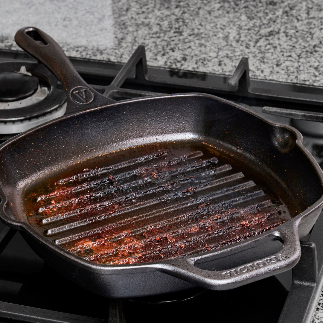 ¿Se te pegan los alimentos en el hierro fundido? Tips para ayudarte a solucionarlo