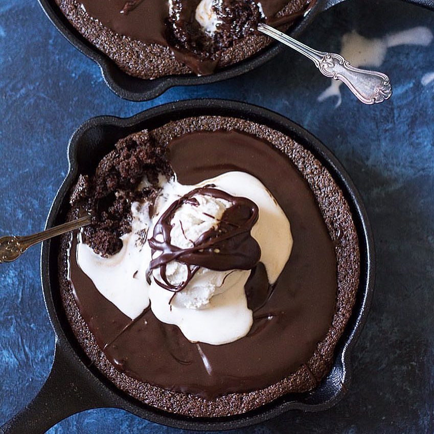 Galleta de Chocolate en Sartén de Hierro Fundido