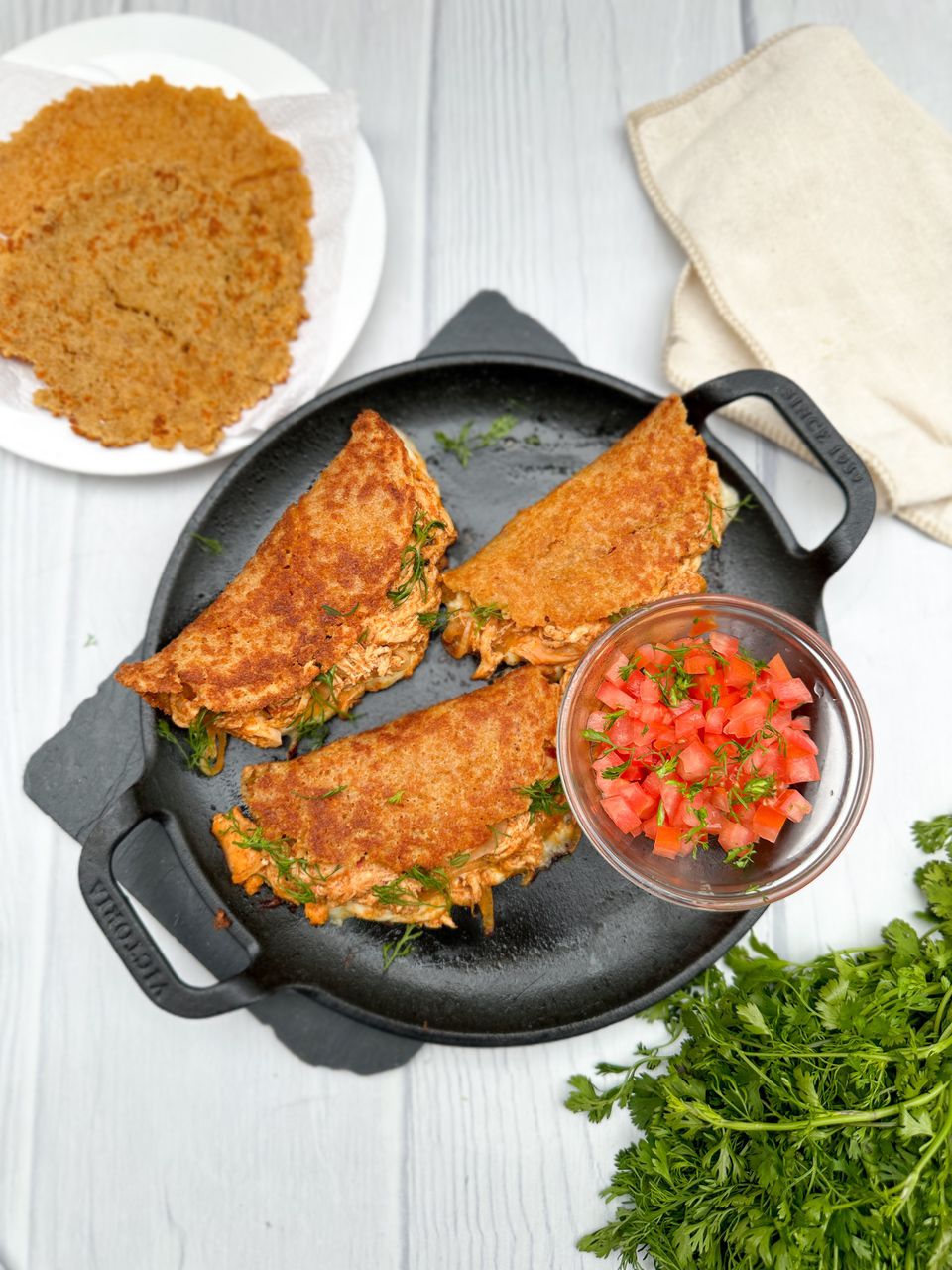 Tacos de pollo con tortillas de chicharrón